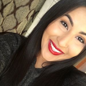 Meet your Posher, Vanessa